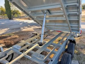 Remolque de 3500kg basculante hidráulico electrico - Imagen 4